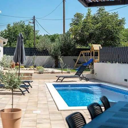 Celtis With Heated Pool * Ljubitovica
