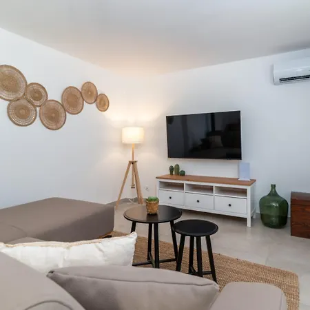 Celtis With Heated Pool Villa *