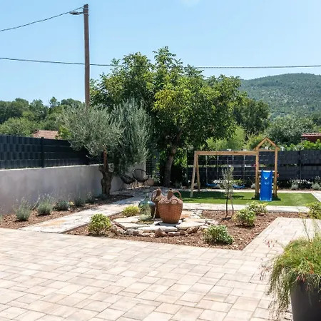 Celtis With Heated Pool Ljubitovica