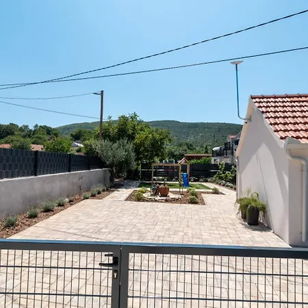 Celtis With Heated Pool Ljubitovica