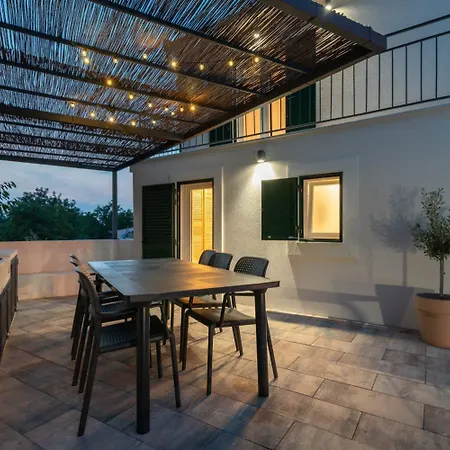 Celtis With Heated Pool Ljubitovica