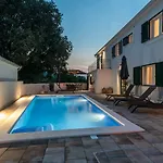 Celtis With Heated Pool 빌라 Ljubitovica