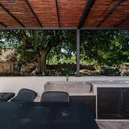 וילה Celtis With Heated Pool
