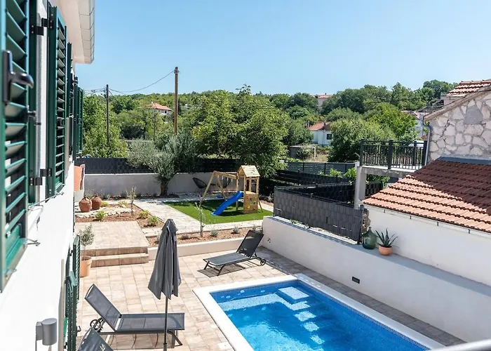 Celtis With Heated Pool Ljubitovica