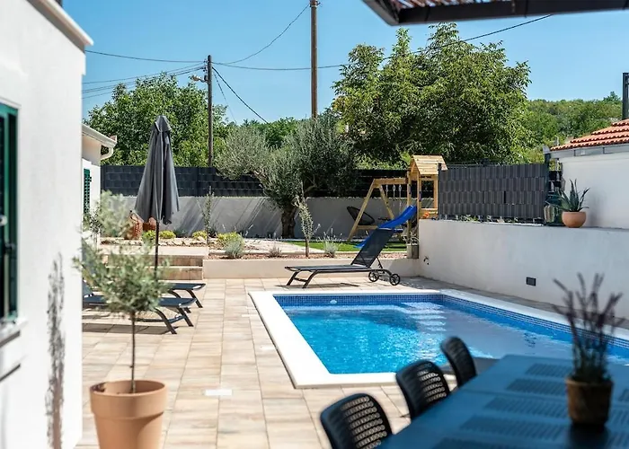 Celtis With Heated Pool * Ljubitovica